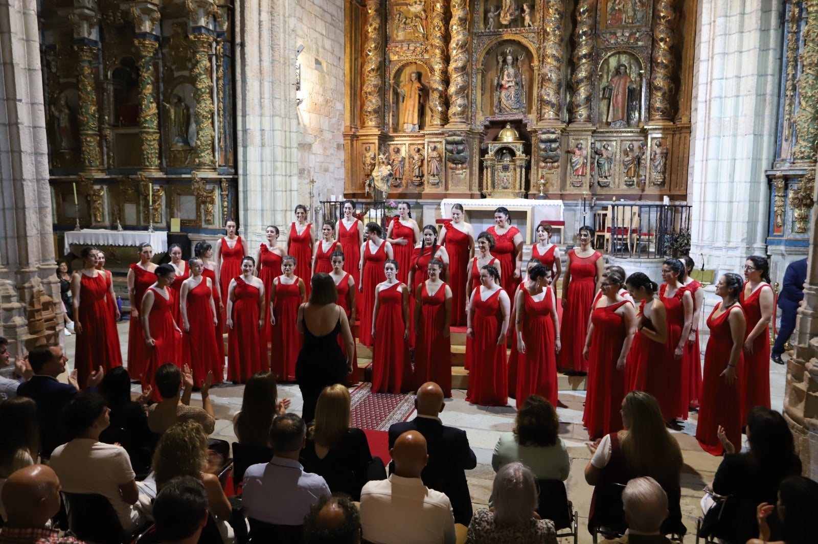 El Coro Aurum en un momento de su brillante actuación