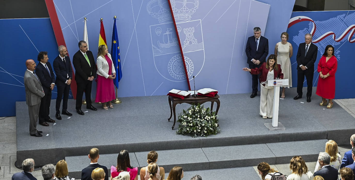 Buruaga, sobre sus nueve consejeros: «Aquí no hay fichajes galácticos sino profesionales que conocen la realidad de Cantabria y vienen aprendidos».