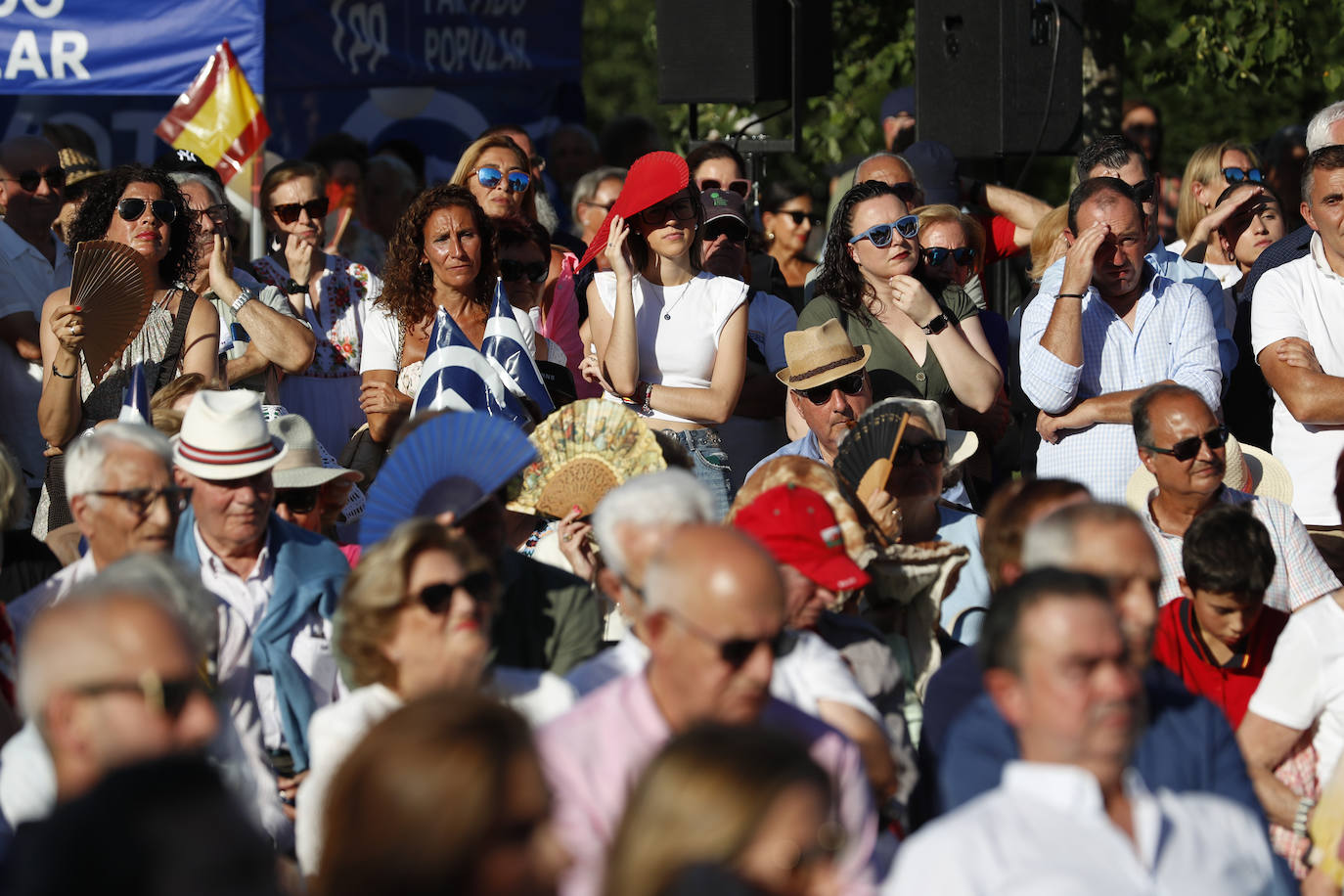 El sol cayó a plomo sobre los jardines con 26 grados en los termómetros. 