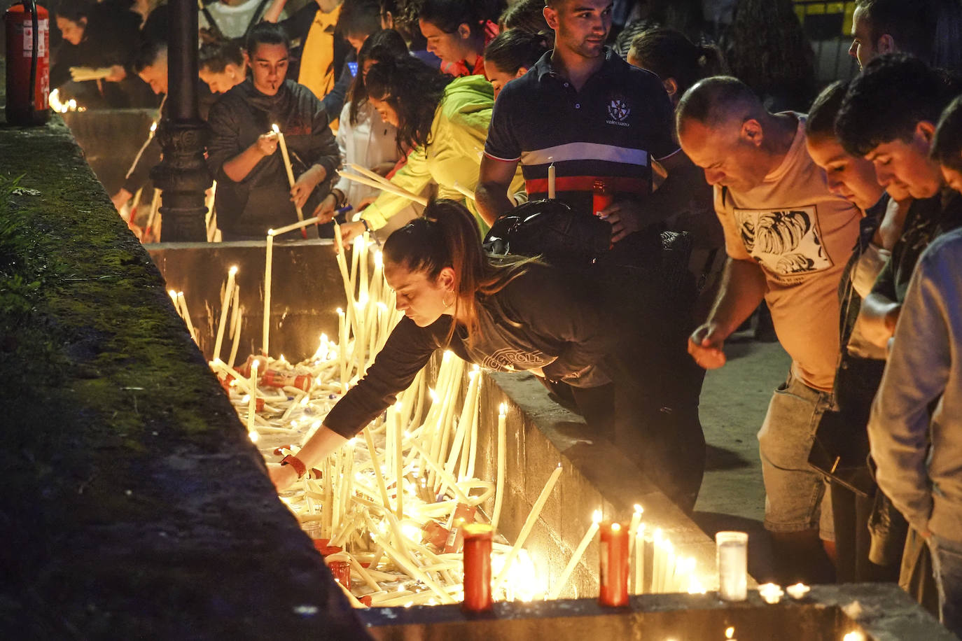 La fiesta -de Interés Turístico Regional y una de las favorita de los cántabros- convirtió de nuevo la madrugada de este 16 de julio en una cita ineludible y multitudinaria. 