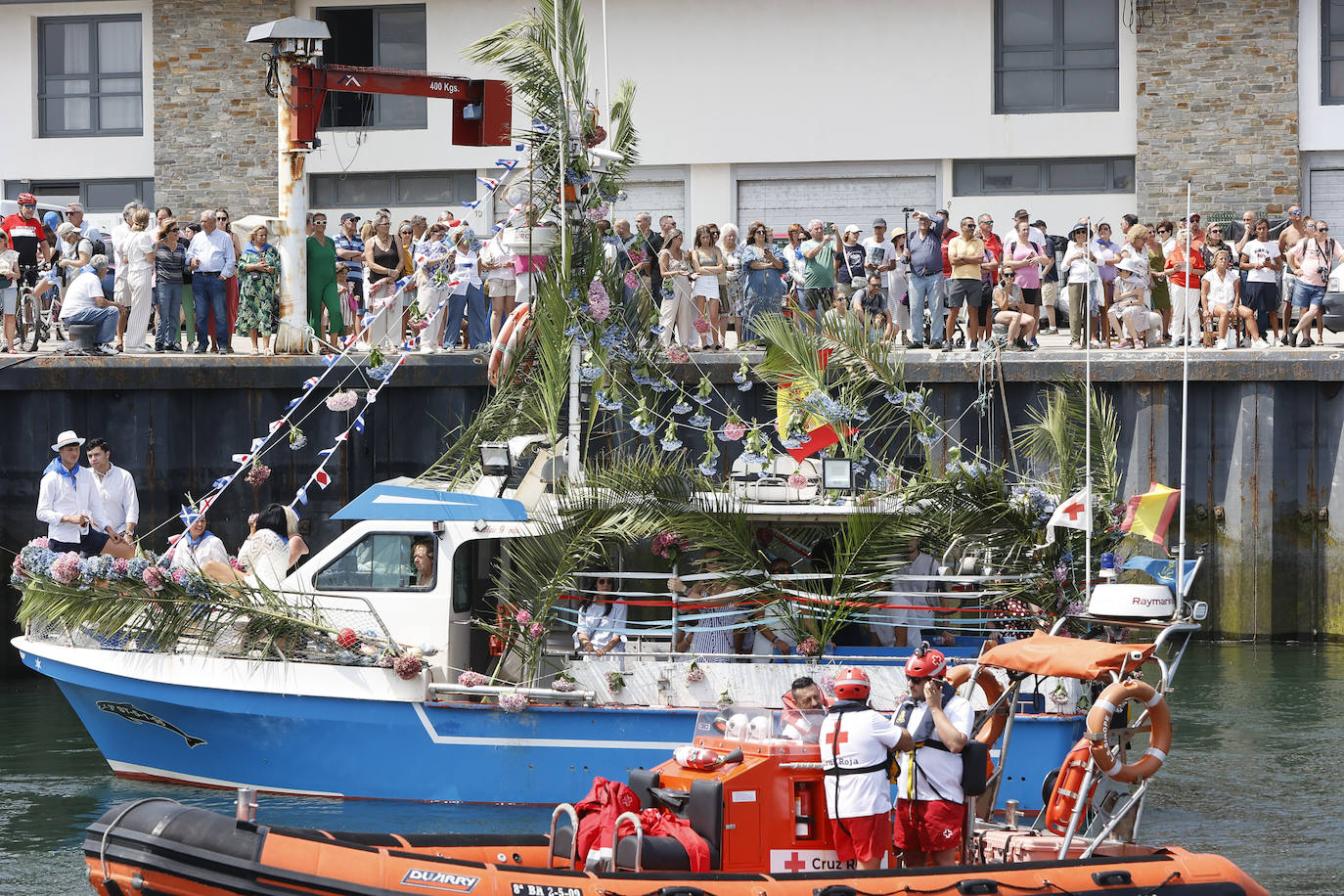 Embarcación en la que la Virgen de El Carmen recorrió la ría San Martín hasta el Puerto de Hinojedo.