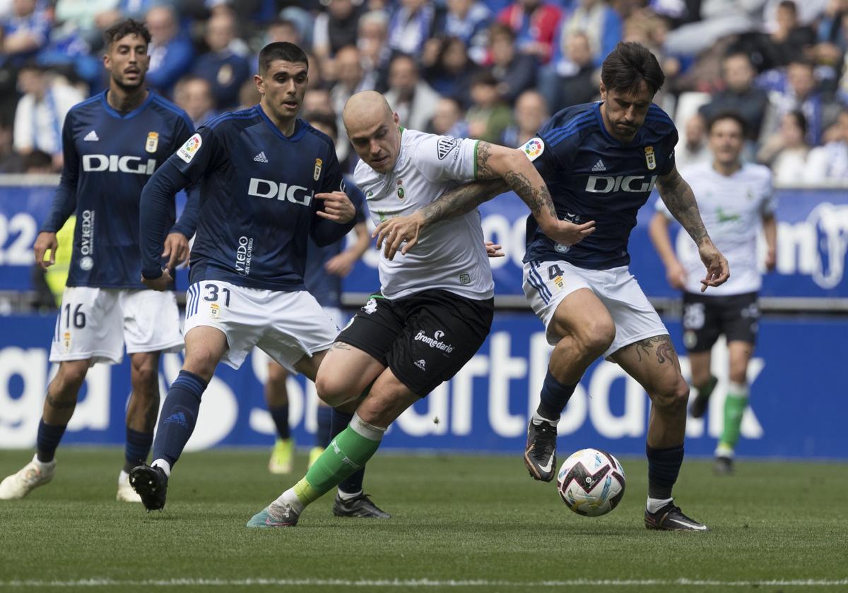 Jorge Pombo, en el partido de la pasada temporada en Oviedo.