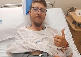 Madrazo, en la cama del hospital Valdecilla, donde fue operado de su rotura el pasado viernes