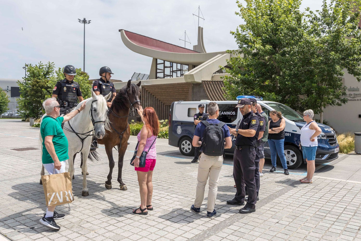 La lavor de información al turista es también esencial. 