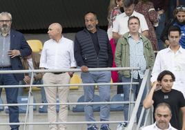 Higuera y Ceria (en el centro) durante el Real Oviedo-Racing del martes.