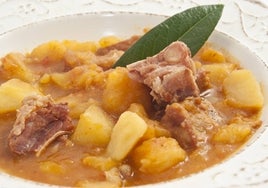 Patatas con costillas a la campurriana.