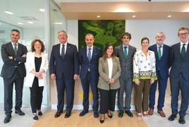 Equipo directivo y trabajadores de Caja Rural de Asturias