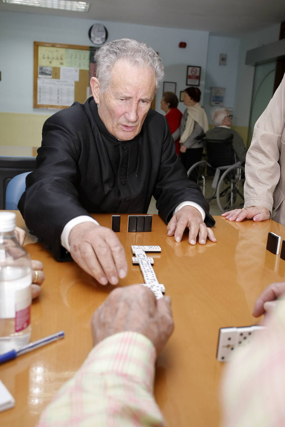 Don Luis era un gran conversador, coleccionista de obras de arte, culto, buen amigo, elegante y bondadoso predicador. Además le gustaba jugar al dominó.