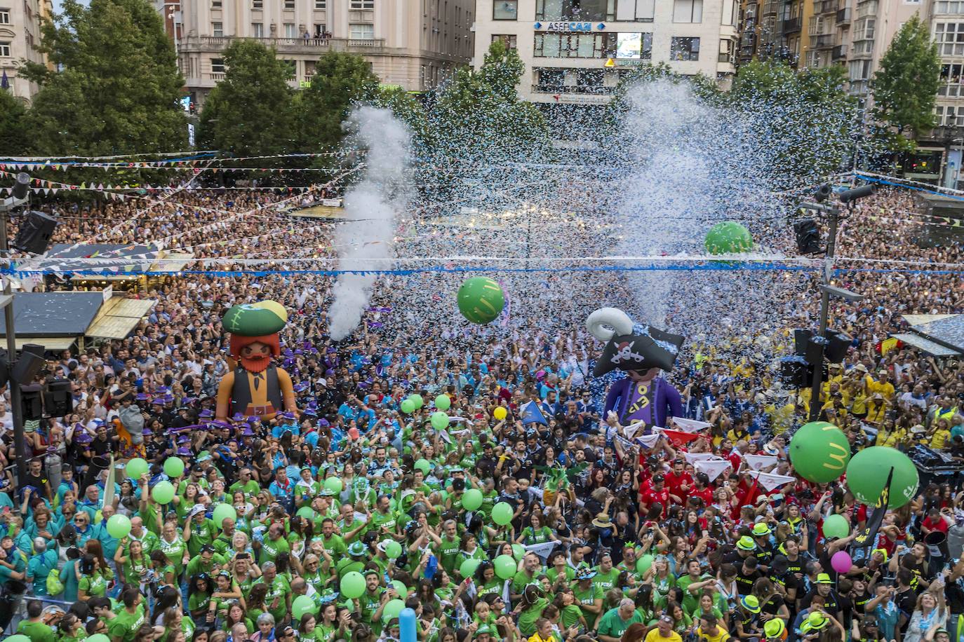 Explosión de color tras el lanzamiento del cohete.