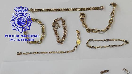 Cuatro hombres detenidos por robos de joyas, dinero y ordenadores en viviendas de Santander