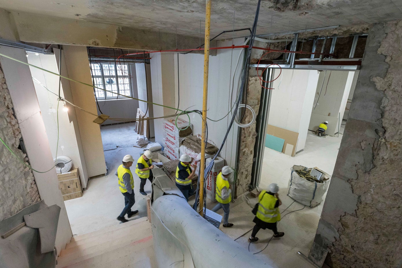 En el interior del museo, las obras están a falta de remates. 