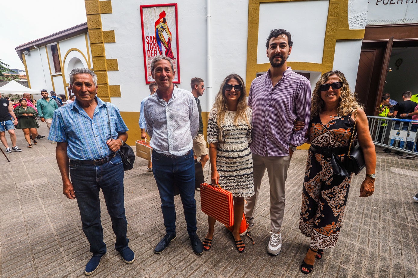 Antonio Ortega, Domingo Ortega, Ruth Ortega, Pablo Ortega y Agustina Velarde.