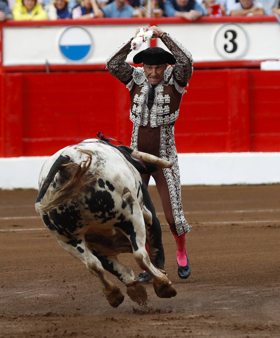 Víctor Hugo Saugar, en un par de banderillas en el primero de la tarde