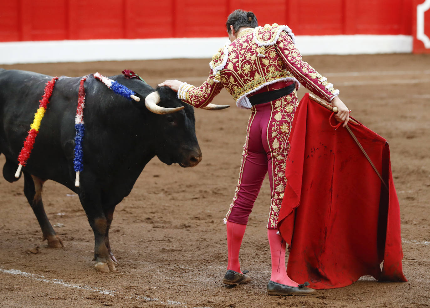 Daniel Luque se desplanta ante el animal de Francisco Galache