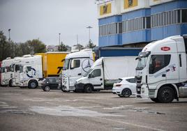 Camiones estacionados en la Ciudad del Transportista.