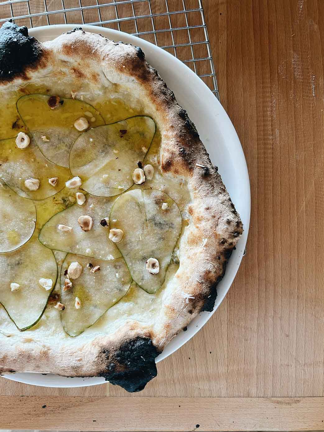 Una de las pizzas napolitanas que hacen en el hostel.