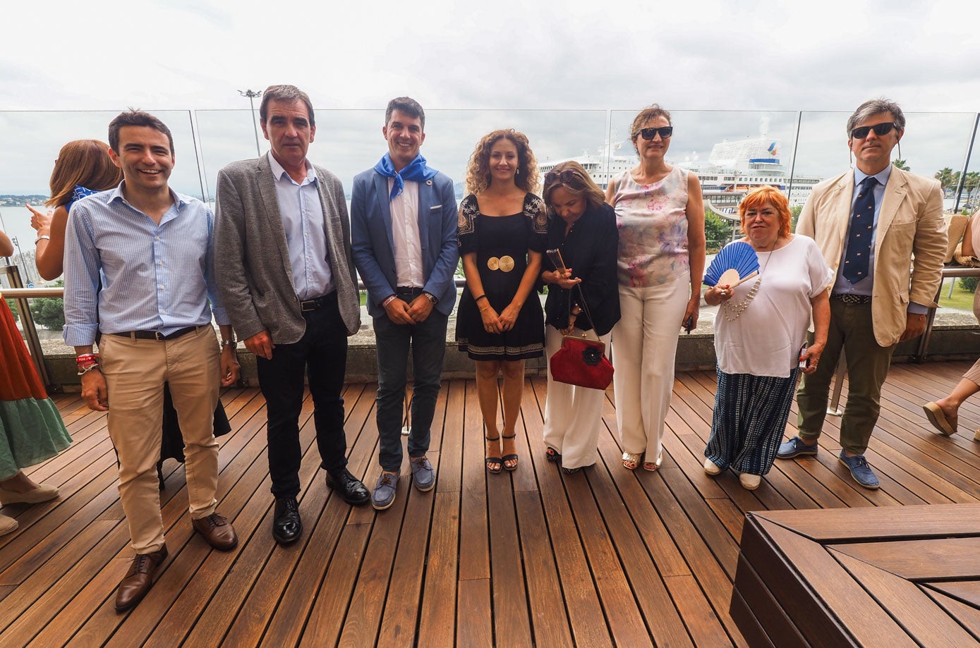 Pedro Casares, Ignacio Pérez, Daniel Fernández, Ainoa Quiñones, Toñi Mora, Paz de la Cuesta, Rosa Pereda y Javier González de Riancho.