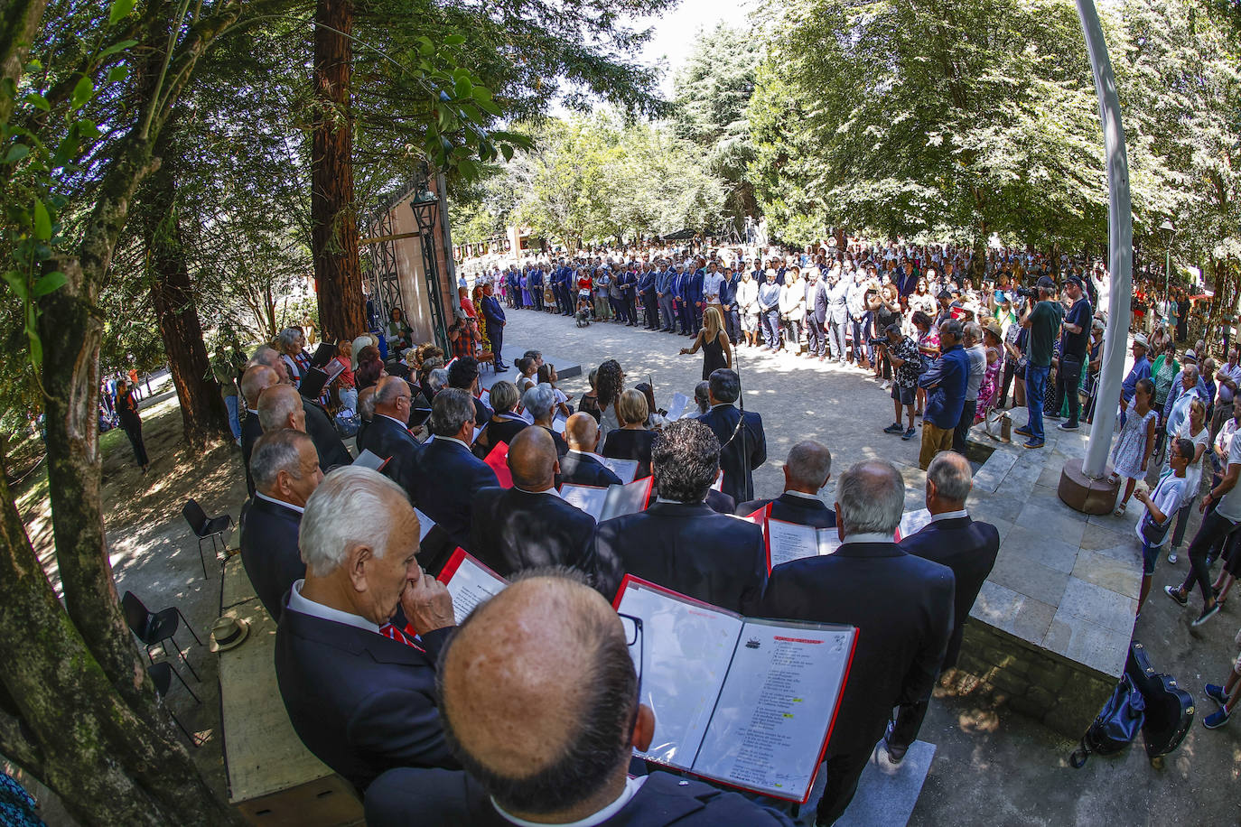 La Coral San Miguel fue la encargada de poner música a la ceremonia.