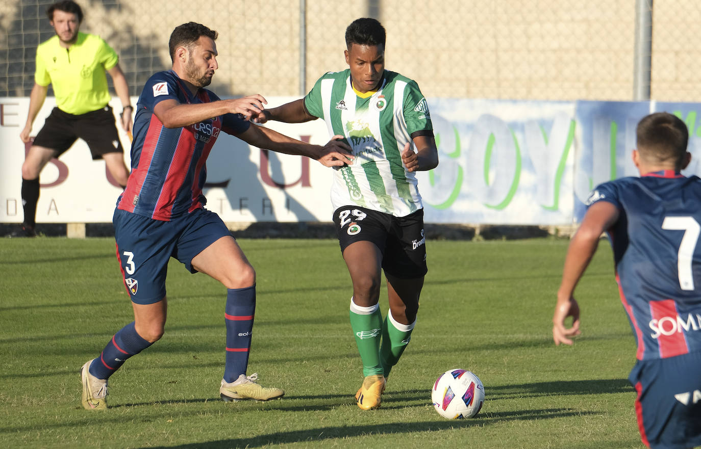 Uno de los duelos del encuentro.