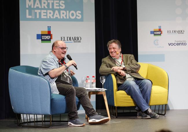 Luis Landero y Guillermo Balbona, que dirigió la charla