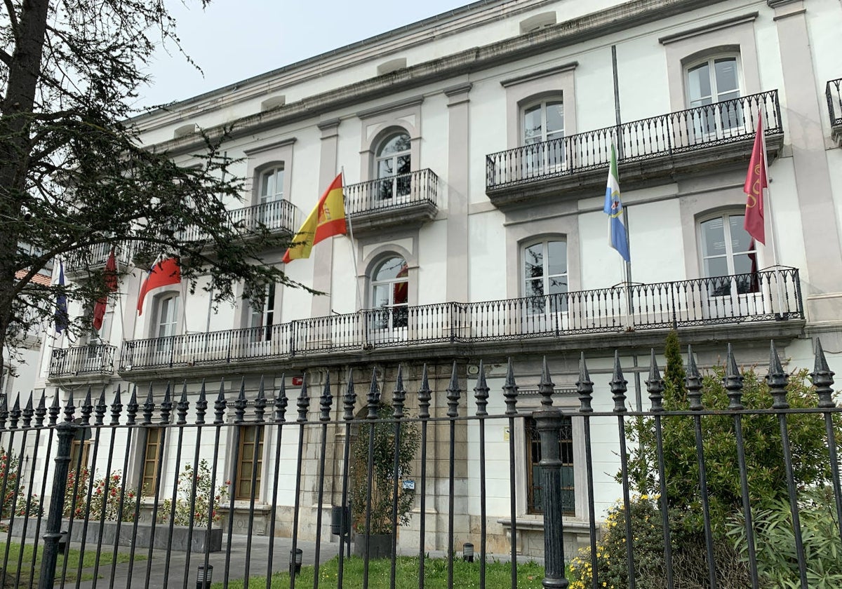 Fachada del Ayuntamiento de Laredo.