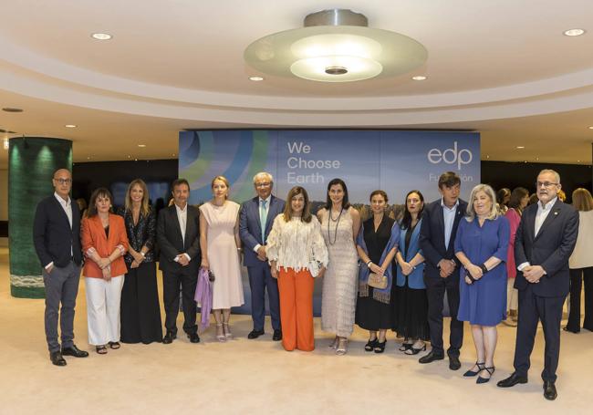 Juan Antonio González Fuentes, Laura Cadenas, Mónica San José, Pablo Palencia, Eva Guillermina Fernández, MIguel Mateos, María José Sáenz de Buruaga, Gema Igual, Vanda Martins, Noemí Méndez, Carlos Andradas, Valentina Granados y Ángel Pazos, en la imagen institucional previa al concierto inaugural.