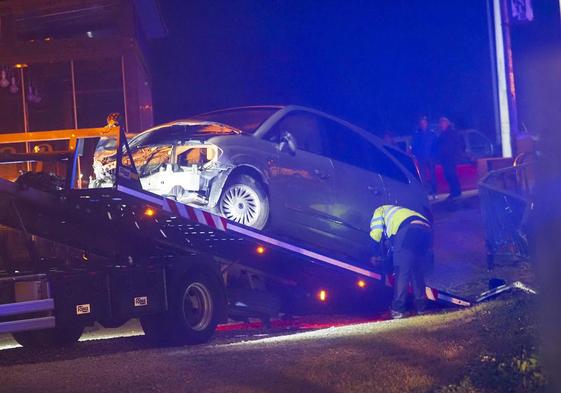 Estado en el que quedó el coche del detenido tras el atropello.