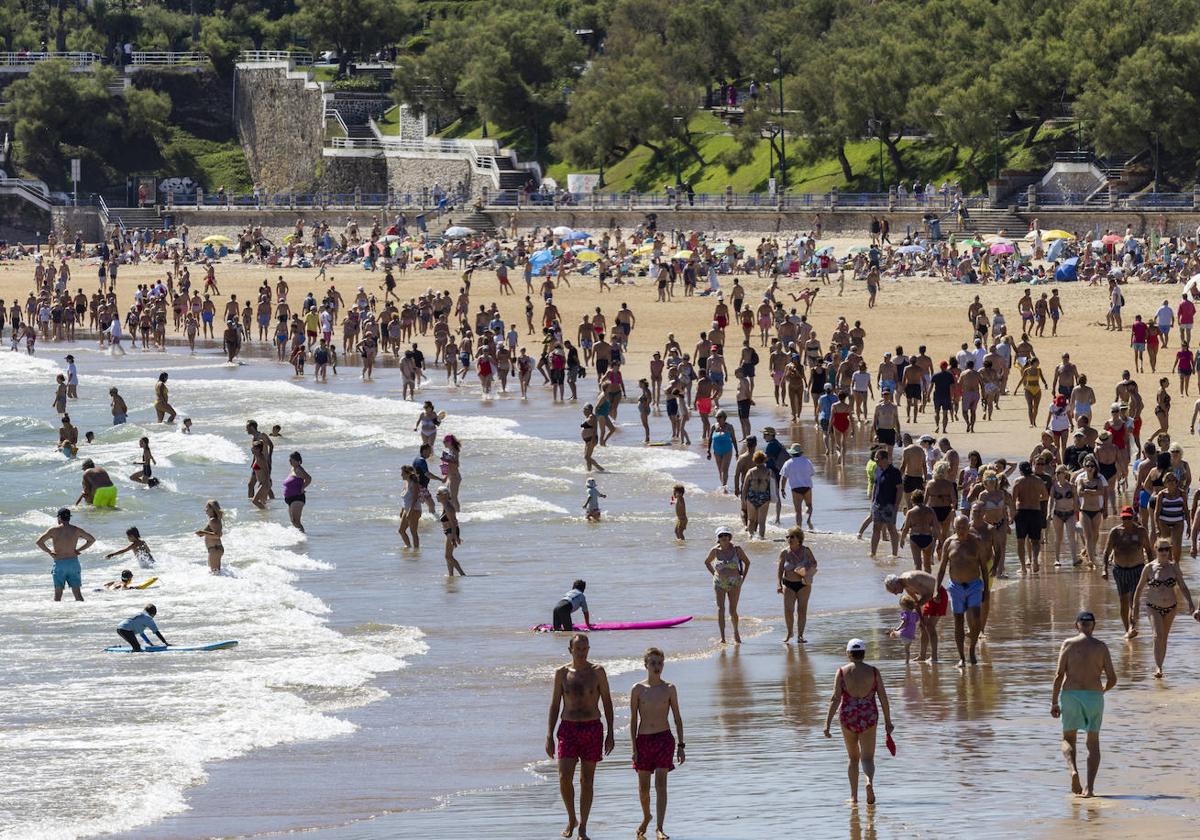 Las playas se volvieron a llenar. En la imagen, la Segunda de El Sardinero