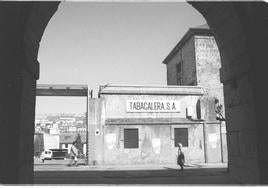 Antiguas instalaciones de Tabacalera, en la calle Alta de Santander, frente al actual Parlamento de Cantabria.