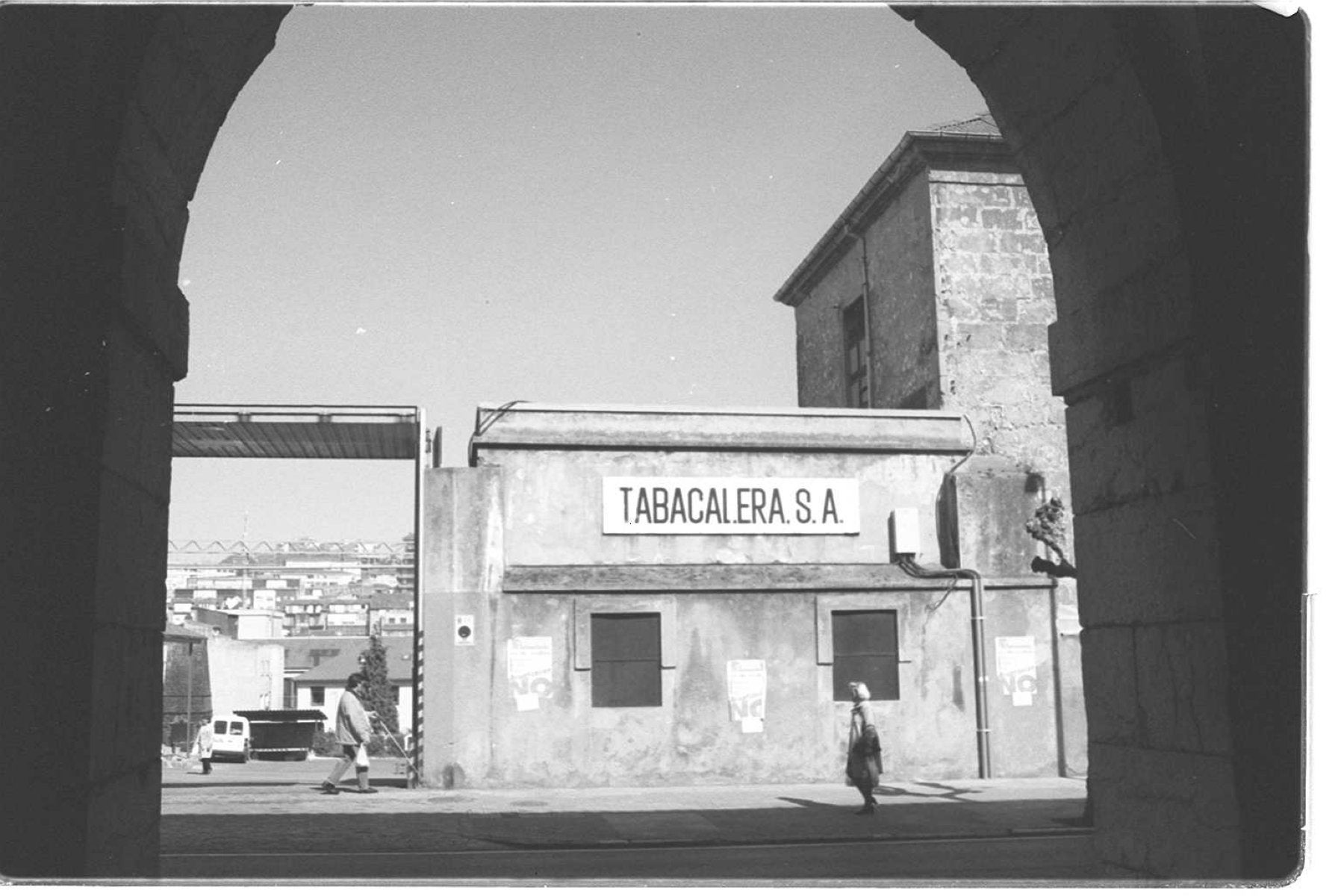 Antiguas instalaciones de Tabacalera, en la calle Alta de Santander, frente al actual Parlamento de Cantabria.