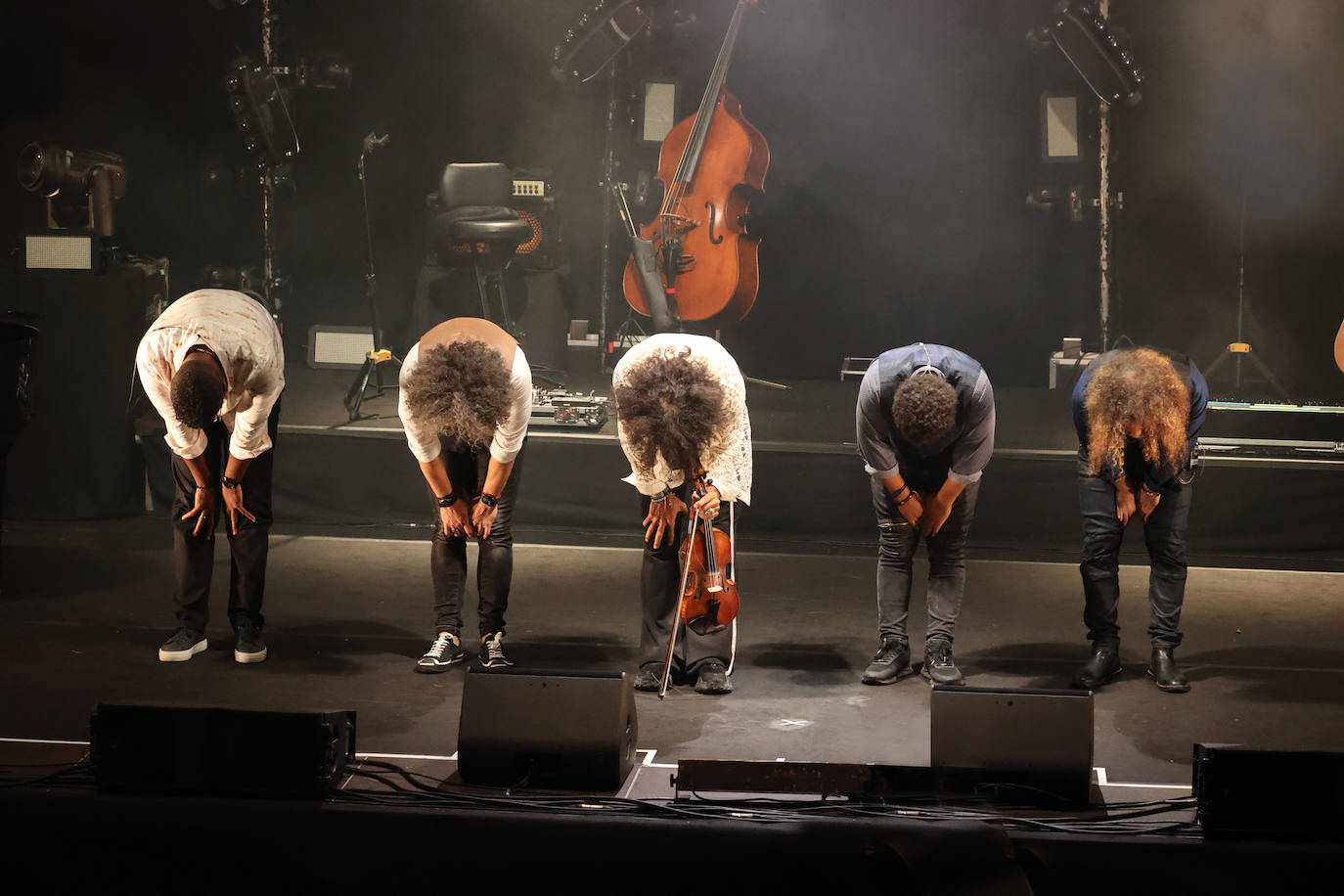 Malikian y sus músicos se despiden del público que no les dejaba marchar