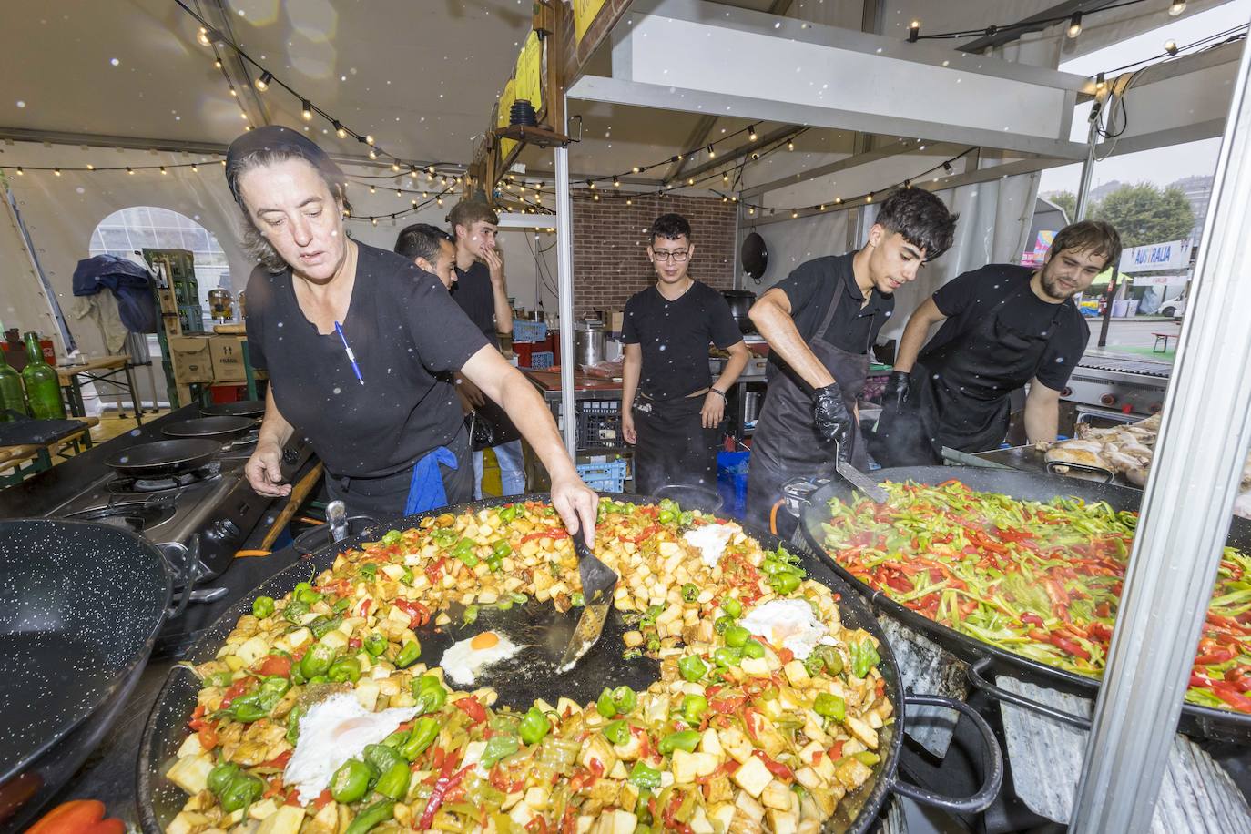 La gastronomía de cada país es una de las piezas clave en el festival.