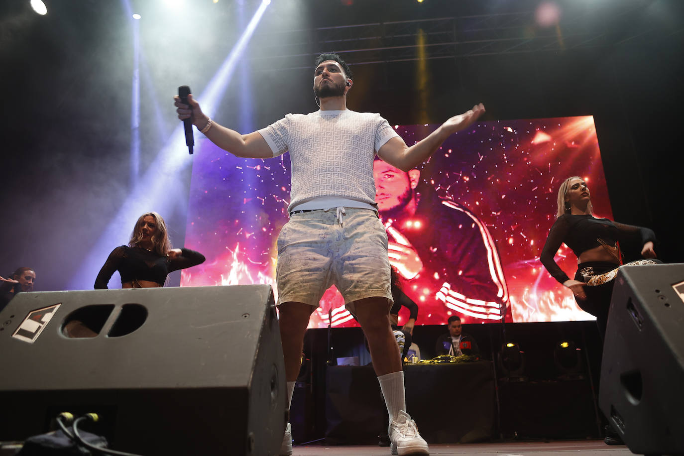 Omar Montes fue el último artista de la jornada del sábado en Vive la Feria, celebrado en el exterior del recinto de La Lechera.