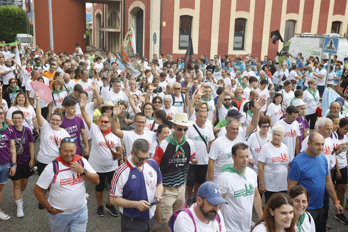 Pero hay una que ya es la más característica después de varias ediciones de esta cita:la blanca con el mensaje trazado en rojo o verde de 'Marcha Bulevar Ronda en Fiestas'.