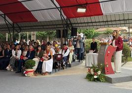 La presidenta regional, María José Sáenz de Buruaga, durante su primer discurso en el Día de Cantabria.