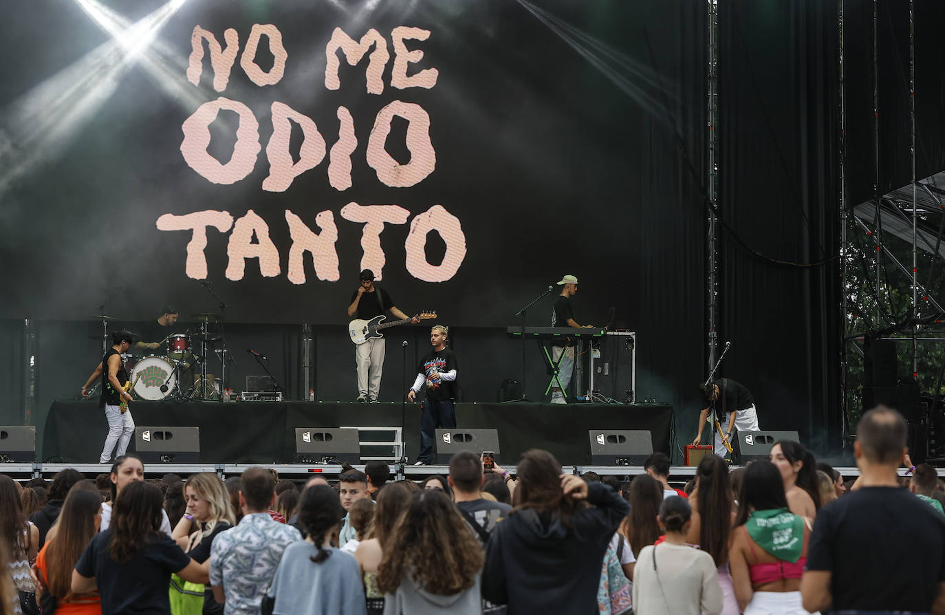 Este sábado, el festival Vive la Feria ofreció al público cerca de seis horas de música en directo.