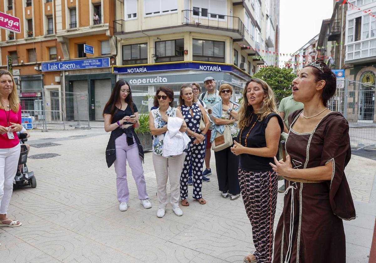 Un paseo de la mano de Leonor de La Vega