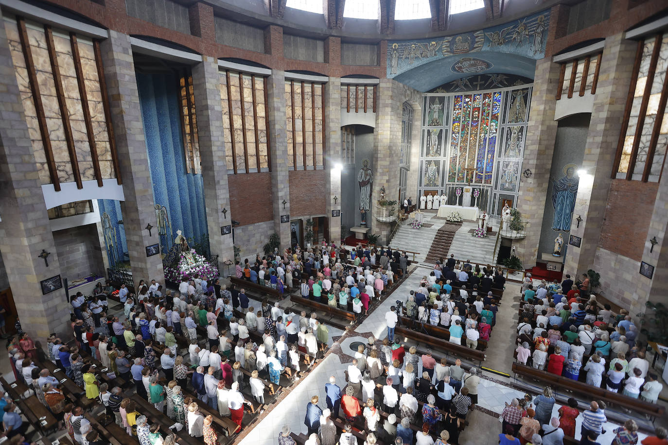 Vista de la zona del altar de la iglesia.