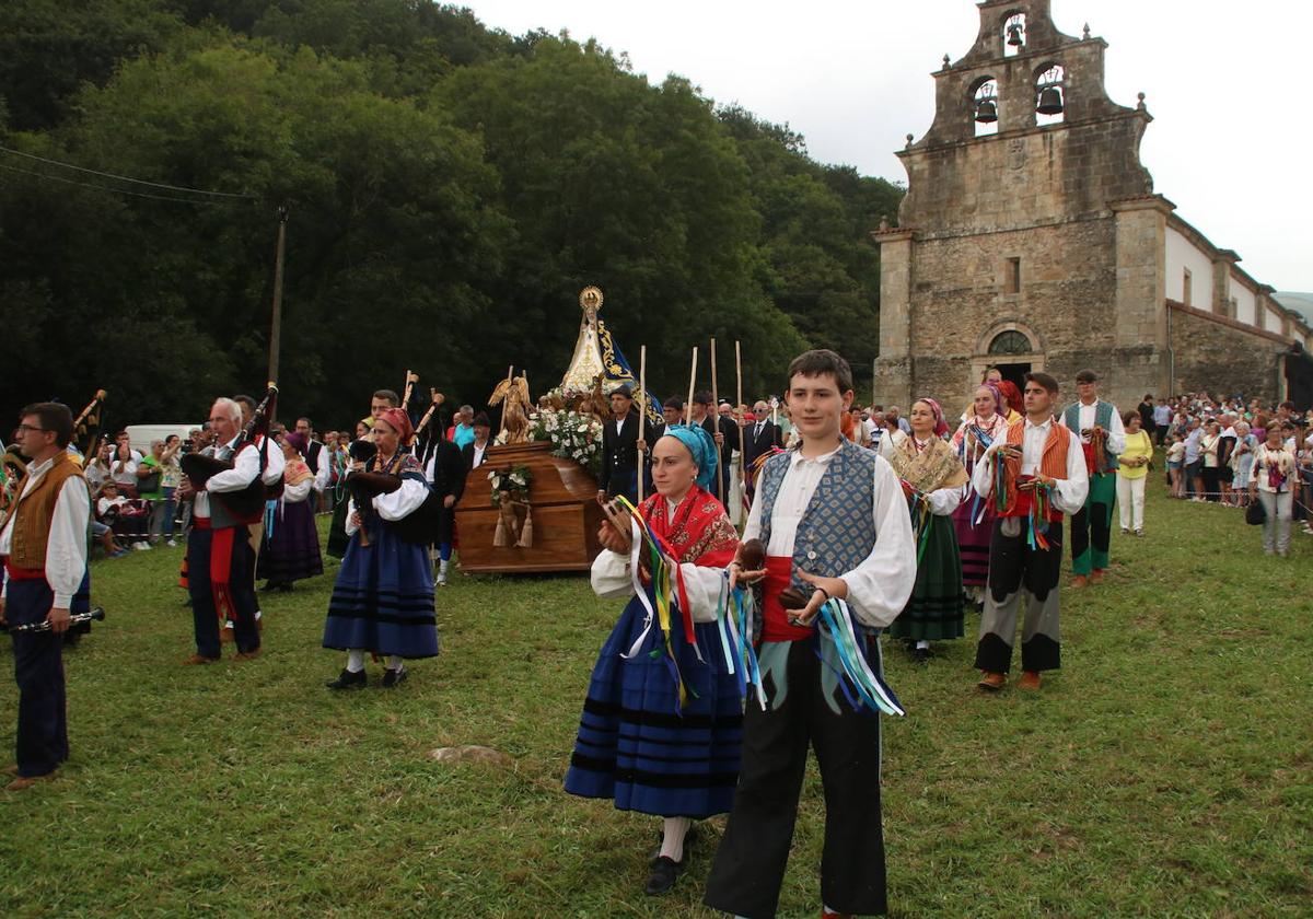 Los pasiegos honran a su patrona