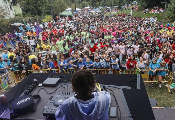 Durante la jornada los asistentes pudieron bailar con la actuación de DJ Ivi, etre otros artistas.