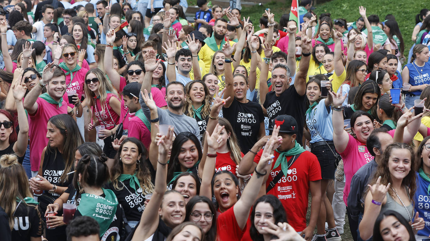 La música de los altavoces ambientó el parque desde primera hora de la tarde.