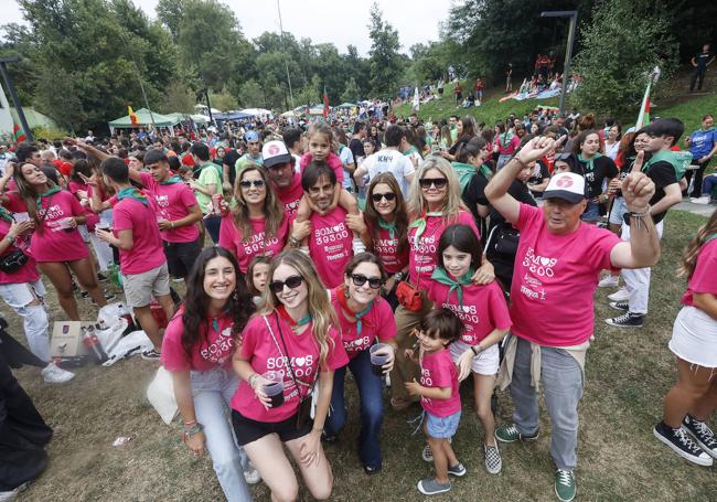 El evento reunió a miles de personas, la mayoría jóvenes.