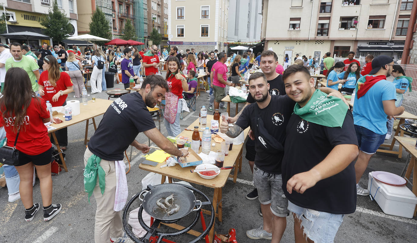 Desde temprano se olían los platos que amigos cocinaban entre risas.