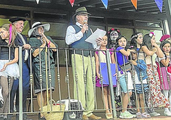 Manolo Rivero ejerció un año más de maestro de ceremonias.