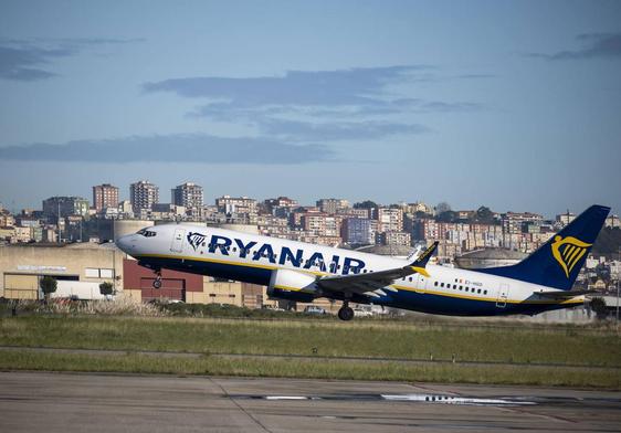 Imagen de archivo de un avión de Ryanair en el Seve-Ballesteros.