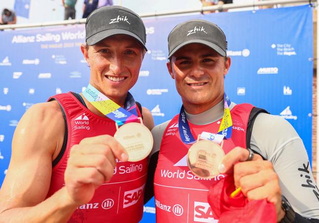 El catalán y el cántabro, con sus medallas de bronce.