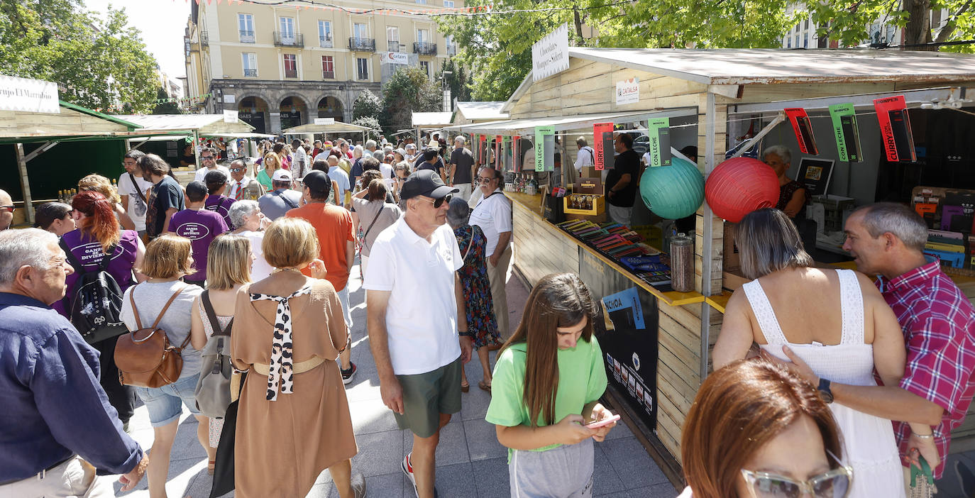 La IX Feria del hojaldre ha dado comienzo con la apertura de casetas.