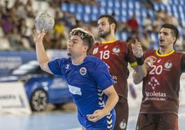 Marcos Domínguez encara la portería del Valladolid en el encuentro por el tercer y cuarto puesto.