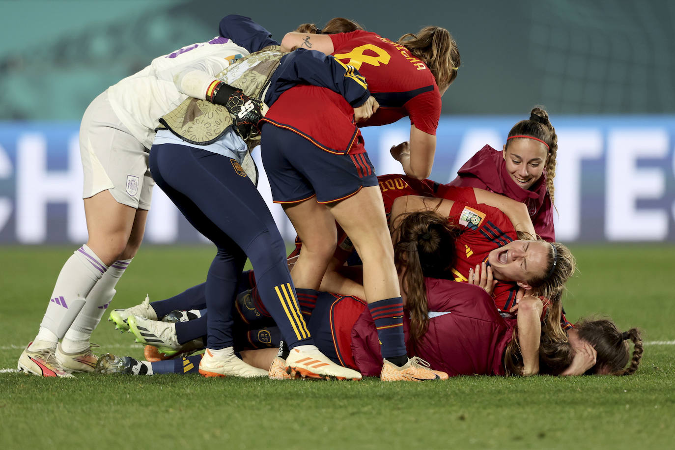 El equipo celebra el pase a la final.