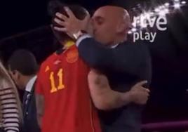 Rubiales se lía a insultos en la radio después de su polémico beso con Jenni Hermoso